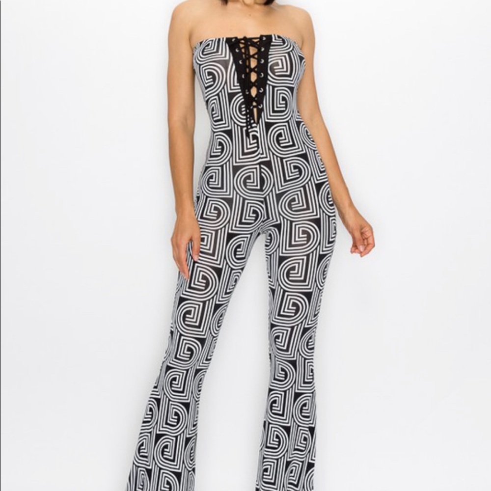 🔥SALE🔥🌹💐Host Pick🌻🌼Strapless Design Jumper
